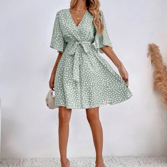 Boho ditsy floral butterfly sleeve belted mini dress - Picture 5 of 6